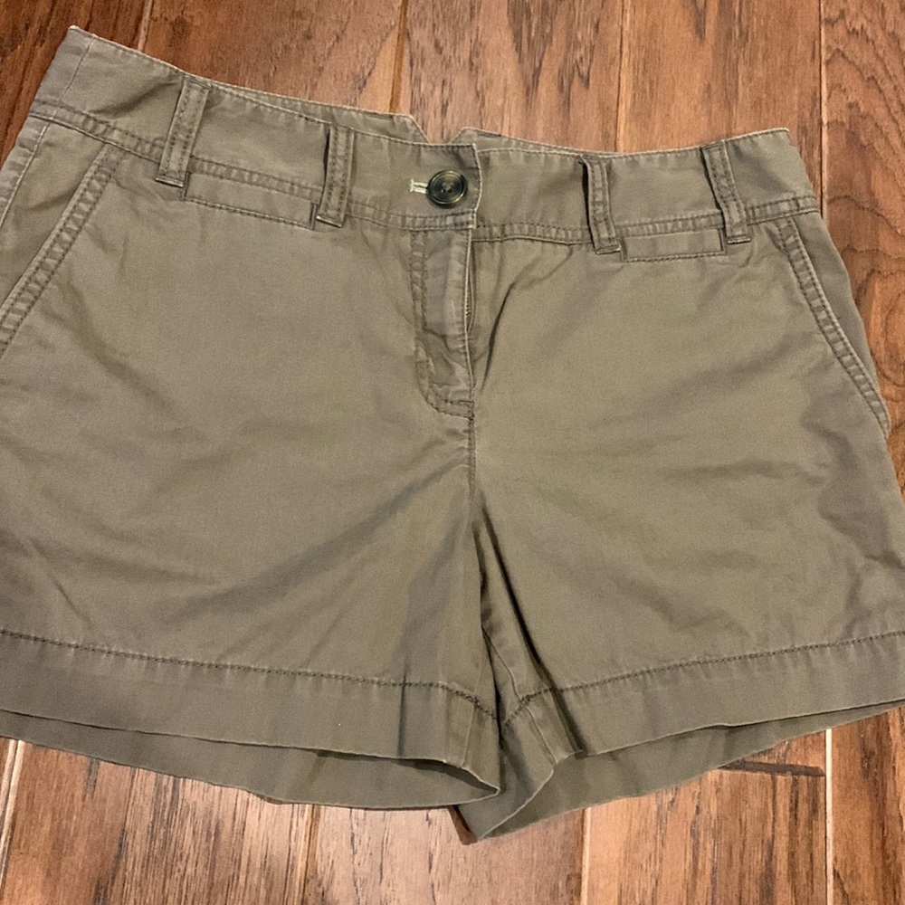 Ann Taylor LOFT shorts size 4. Brown/olive color